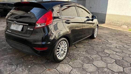 FORD FIESTA 1.6 TITANIUM HATCH 16V FLEX 4P POWERSHIFT
